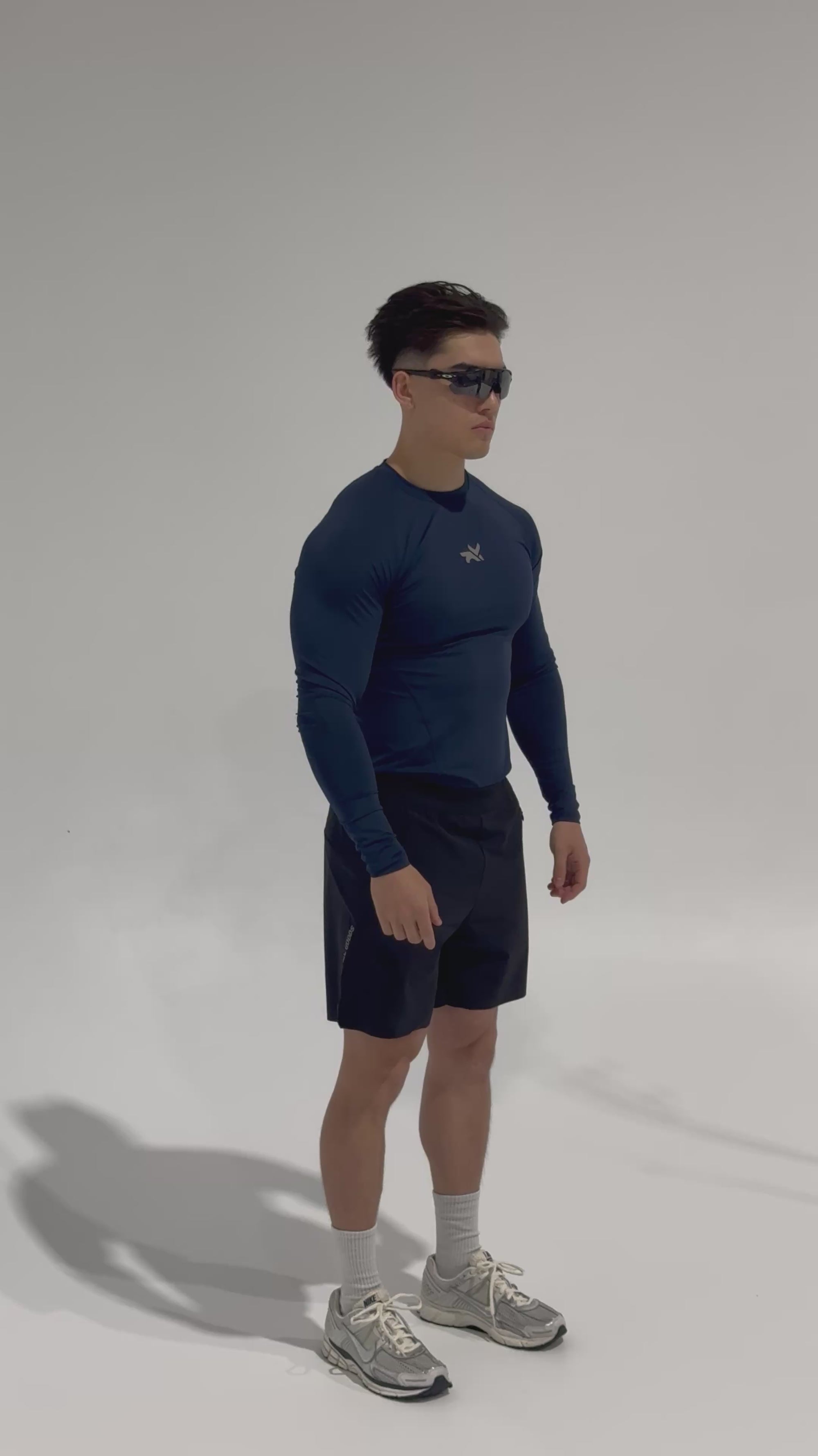 LIGHTWEIGHT LONG SLEEVE COMPRESSION TOP - SHADOW NAVY